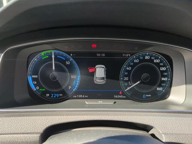 Volkswagen e-Golf E-DITION / 92% SOH/ CAMERA/ PARK. SENSOREN/ ADAPT. CRUISE/ APP CONNECT/ LED/ NAVI/ 16" LMV