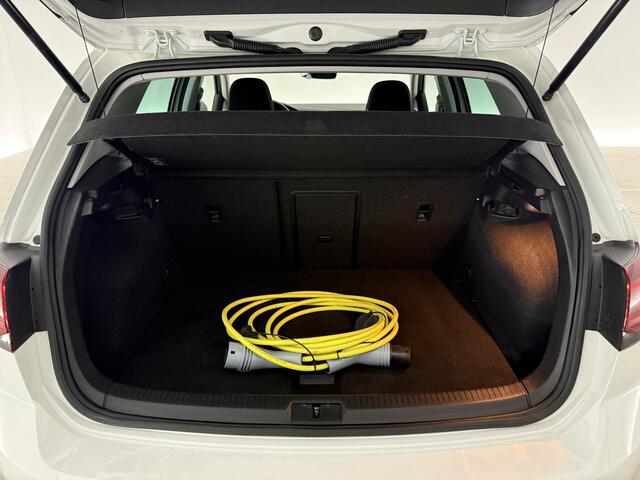 Volkswagen e-Golf | Snelladen | SOH 92% | Clima | Adap. Cruise | Virtual | Camera | Carplay
