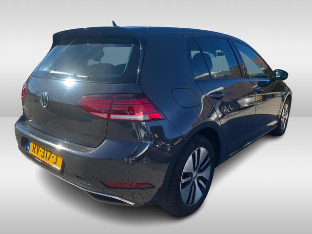 Volkswagen e-Golf e-Golf / Camera / Keyless / CarPlay / Warmtepomp / 16'' / Parkeerhulp / Stoelverwarming / DAB / ACC