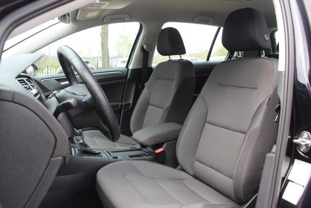 Volkswagen e-Golf e-Golf / Camera / Keyless / CarPlay / Warmtepomp / 16'' / Parkeerhulp / Stoelverwarming / DAB / ACC