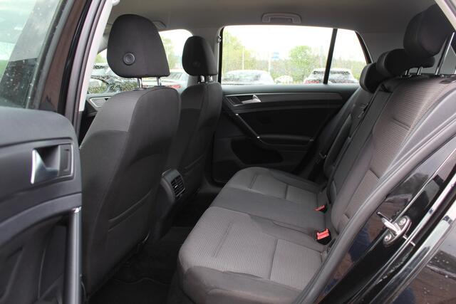 Volkswagen e-Golf e-Golf / Camera / Keyless / CarPlay / Warmtepomp / 16'' / Parkeerhulp / Stoelverwarming / DAB / ACC