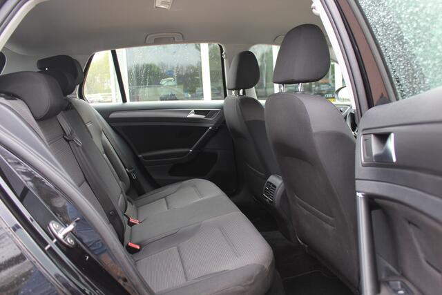 Volkswagen e-Golf e-Golf / Camera / Keyless / CarPlay / Warmtepomp / 16'' / Parkeerhulp / Stoelverwarming / DAB / ACC