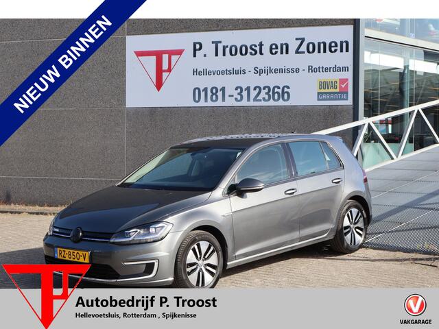 Volkswagen e-Golf Volkswagen e-Golf Automaat/Achteruitrijcamera/Parkeersensoren/Apple carplay/Navigatie/Adaptive cruise control/Keyless/Oplaadkabel incl 220V aansluiting/Elektrische ramen/Elektrisch verstelbare spiegels/Multifunctioneel stuurwiel/Lichtmetalen velgen.