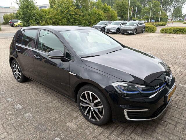 Volkswagen e-Golf e-Golf 136pk | Virtual Cockpit | Stoelverwarming | Adaptive Cruise | Camera |