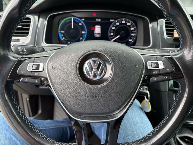 Volkswagen e-Golf e-Golf 136pk | Virtual Cockpit | Stoelverwarming | Adaptive Cruise | Camera |