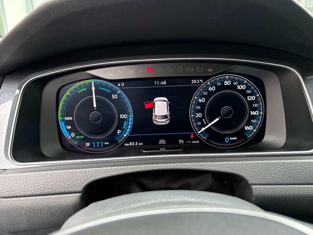 Volkswagen e-Golf e-Golf 136pk | Virtual Cockpit | Stoelverwarming | Adaptive Cruise | Camera |