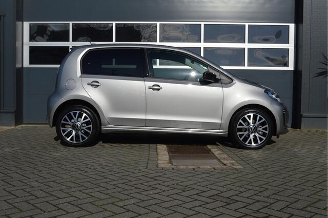 Volkswagen e-Up e-Up! | Camera | Lane assist | Parkeersensoren | Cruise control | 205 km actieradius. Financiering mogelijk!