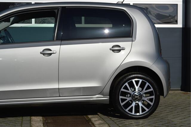 Volkswagen e-Up e-Up! | Camera | Lane assist | Parkeersensoren | Cruise control | 205 km actieradius. Financiering mogelijk!