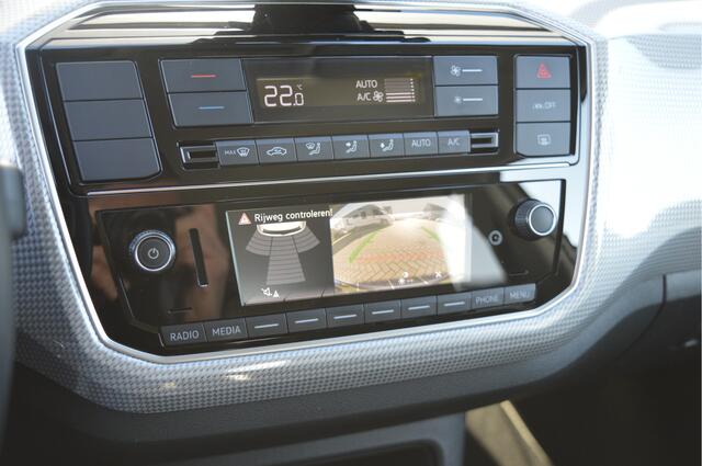 Volkswagen e-Up e-Up! | Camera | Lane assist | Parkeersensoren | Cruise control | 205 km actieradius. Financiering mogelijk!