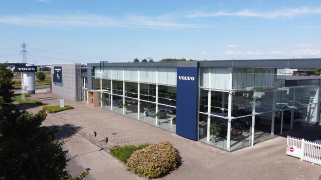 Volvo C40 Extended Range Ultimate 82 kWh - Panoramadak - IntelliSafe Assist & Surround - 360º Camera - Harman/Kardon audio - Verwarmde voorstoelen, stuur & achterbank - Parkeersensoren voor & achter - Elektr. bedienb. voorstoelen met geheugen links - Draadloze tel.