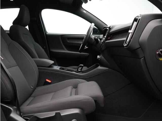 Volvo C40 Single Motor Extened Range Core 82 kWh / All season / Stoel+stuurwielverwarming / Draadloze telefoon lader / Parkeercamera