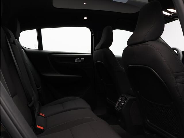 Volvo C40 Single Motor Extened Range Core 82 kWh / All season / Stoel+stuurwielverwarming / Draadloze telefoon lader / Parkeercamera