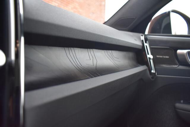 Volvo C40 Recharge Twin 408PK Ultimate 78 kWh | Trekhaak | Woolblend | 20'' | 99% SOH |