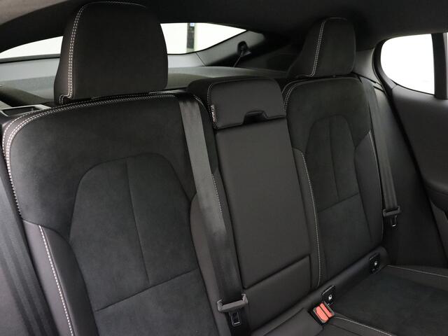 Volvo EC40 Extended Range Plus Black Edition / Nubuck bekleding / Harman en Kardon audio / Elektr. achterklep / Camera / Getint glas /
