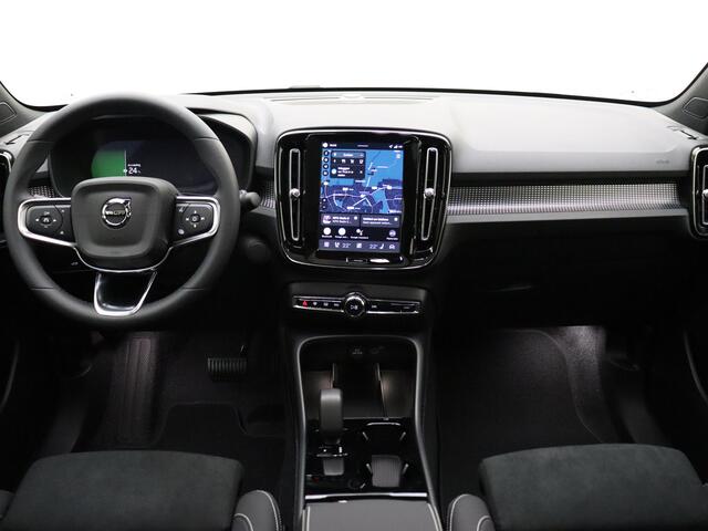 Volvo EC40 Extended Range Plus Black Edition / Nubuck bekleding / Harman en Kardon audio / Elektr. achterklep / Camera / Getint glas /