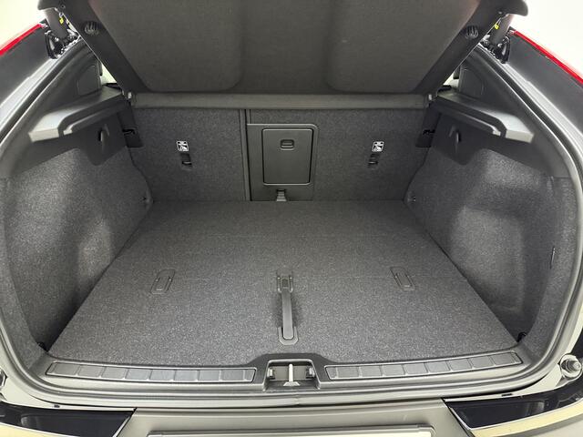 Volvo EC40 Extended Range Plus Black Edition / GRATIS TREKHAAK T.W.V. ¤ 1.295,- * / NIEUW / MY26 / DIRECT LEVERBAAR / NUBUCK / GETINT GLAS /