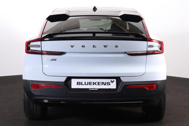 Volvo EC40 Performance Plus 82 kWh - Panoramadak - IntelliSafe Assist & Surround - 360º Camera - Verwarmde voorstoelen, stuur & achterbank - Parkeersensoren voor & achter - Elektr. bedienb. voorstoelen met geheugen links - Draadloze tel. lader - Warmtepomp - Extra g