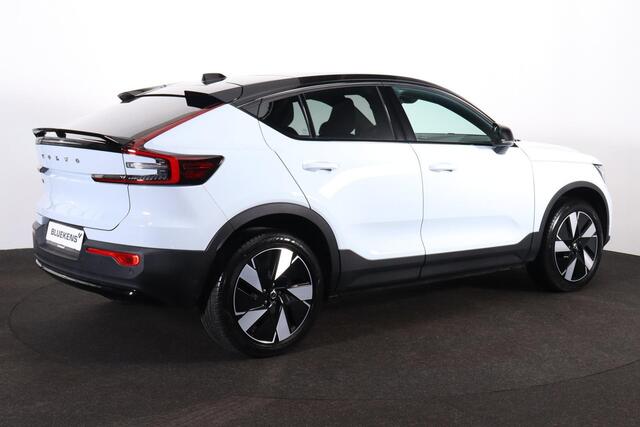 Volvo EC40 Performance Plus 82 kWh - Panoramadak - IntelliSafe Assist & Surround - 360º Camera - Verwarmde voorstoelen, stuur & achterbank - Parkeersensoren voor & achter - Elektr. bedienb. voorstoelen met geheugen links - Draadloze tel. lader - Warmtepomp - Extra g