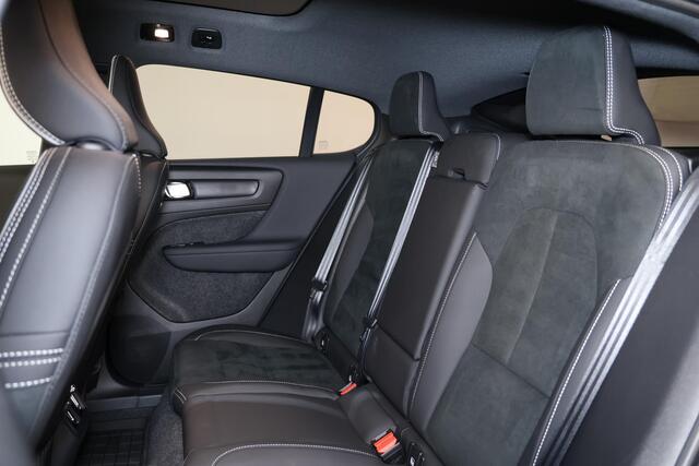 Volvo EC40 Performance Plus 82 kWh - Panoramadak - IntelliSafe Assist & Surround - 360º Camera - Verwarmde voorstoelen, stuur & achterbank - Parkeersensoren voor & achter - Elektr. bedienb. voorstoelen met geheugen links - Draadloze tel. lader - Warmtepomp - Extra g