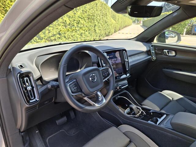 Volvo EC40 Single Motor Extended Range Ultimate 82 kWh | Panoramadak | H&K Audio | 360 camera | Demo | Vraag naar de actuele tellerstand