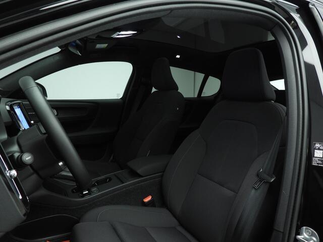 Volvo EC40 Single Motor Plus Black Edition 70 kWh | Pano | Camera | Harman/Kardon