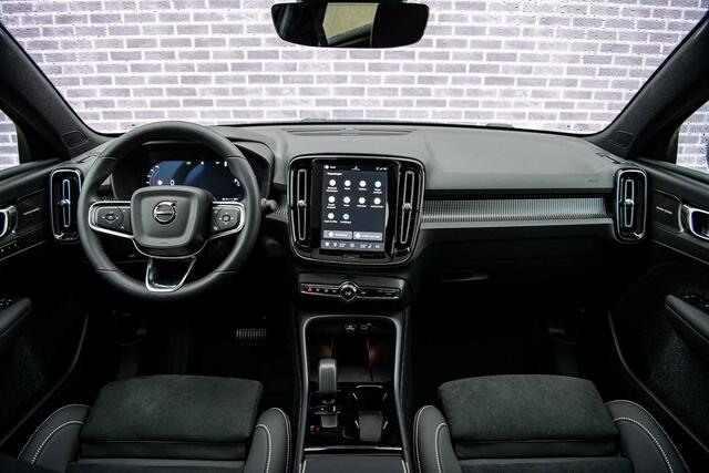 Volvo EC40 Single Motor Extended Range Ultra Europa Black Editon | Panoramadak | Keyless | Harman Kardon Audio | Elektrische Achterklep | 360 camera | Stoel-/Stuurverwarming | Adaptieve Cruise | Getint Glas | Luxe Bekleding |