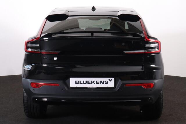 Volvo EC40 Performance Plus Black Edition 82 kWh - Panoramadak - IntelliSafe Assist & Surround - 360º Camera - Harman/Kardon audio - Verwarmde voorstoelen, stuur & achterbank - Parkeersensoren voor & achter - Elektr. bedienb. bestuurdersstoel met geheugen - Draadloz