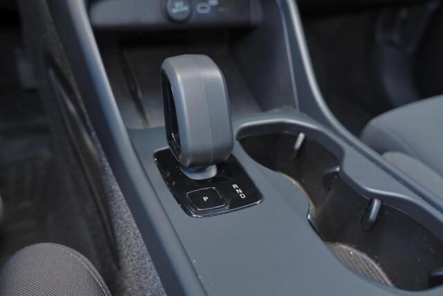 Volvo EC40 Performance Plus Black Edition 82 kWh - Panoramadak - IntelliSafe Assist & Surround - 360º Camera - Harman/Kardon audio - Verwarmde voorstoelen, stuur & achterbank - Parkeersensoren voor & achter - Elektr. bedienb. bestuurdersstoel met geheugen - Draadloz