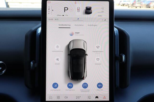 Volvo EX30 Single Motor Plus 51 kWh - Adaptive cruise control - Parkeercamera achter - Apple Carplay & Android Auto - Parkeersensoren achter - Extra getint glas - 18' LMV