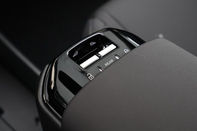 Volvo EX30 Single Motor Extended Range Plus 69 kWh - 20' LMV - Getint glas v.a. B-stijl - Adaptive Cruise Control - Pilot Assist - BLIS dodehoekassistentie - Harman Kardon audio - Keyless Drive - Elektr. bedienbare achterklep - Parkeersensoren voor & achter - Parkee
