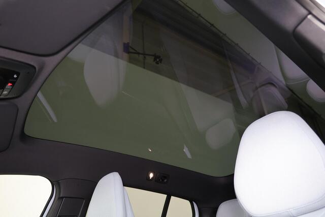 Volvo EX30 Twin Motor Performance Ultra 69 kWh - Climate Pack - Panoramadak - Adaptive Cruise Control - 360º Camera - Harman/Kardon audio - Extra getint glas - 20' LMV