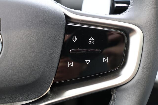 Volvo EX30 Twin Motor Performance Ultra 69 kWh - Climate Pack - Panoramadak - Adaptive Cruise Control - 360º Camera - Harman/Kardon audio - Extra getint glas - 20' LMV
