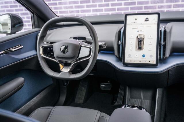 Volvo EX30 Single Motor Extended Range Plus 69 kWh | Google | Longe Range | Harman Kardon Audio | Camera | Keyless | Dodehoekdetectie | Elek. Achterklep | BLIS | Warmtepomp | Adaptieve Cruise | Getint Glas | 19" LM