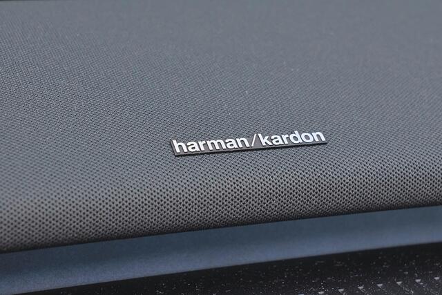 Volvo EX30 Extended Range Ultra 69 kWh - Panoramadak - Climate Pack - Harman/Kardon audio - Parkeercamera achter - Extra getint glas - 19' LMV