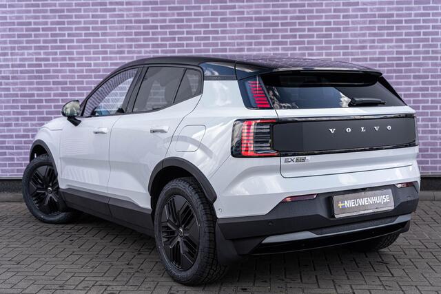 Volvo EX30 Cross Country Twin Motor Performance Ultra | Google | Longe Range | 4x4 | Adaptieve Cruise | Stoel-/Stuurverwarming | Keyless | 360 Camera | Panoramadak | Elektr. Stoelen | Harman Kardon Audio | Elek. Achterklep | Getint Glas