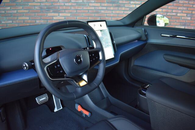 Volvo EX30 Single Motor Extended Range 272PK Plus 69 kWh | Climate | Cameleon tint | Harman & Kardon |