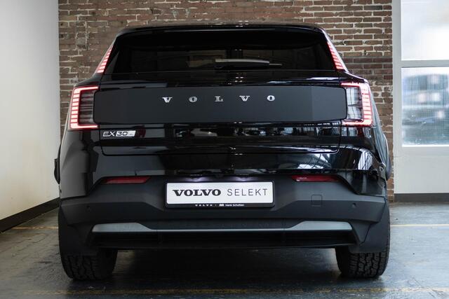 Volvo EX30 Cross Country Twin Motor Performance Ultra 69 kWh | 360º Parkeercamera | Panorama Dak | 22KW Boordlader | Elektrisch Verstelbare Voorstoelen | Audio by Harman Kardon | Keyless Entry | Extra Getint Glas Achter