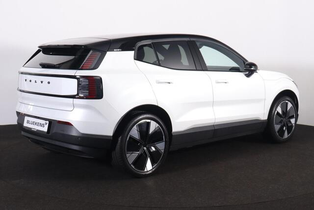 Volvo EX30 Extended Range Plus 69 kWh Adaptive Cruise Control - Climate pack - Parkeercamera achter - Elektrisch bedienbare voorstoelen - Verwarmde voorstoelen & stuur - Parkeersensoren voor & achter - Draadloze tel. lader - Extra getint glas - 20' LMV