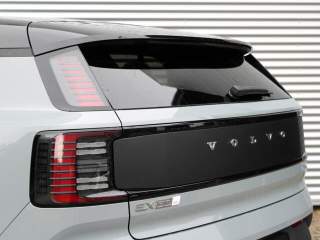 Volvo EX30 Cross Country Twin Engine Performance 428pk / Panoramadak / 360* camera / Harman Kardon audio / Elektr.verstelbare stoelen