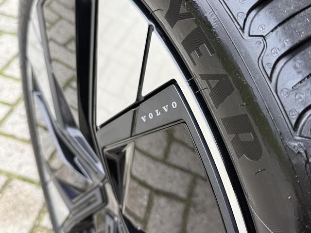 Volvo EX30 Single Motor Extended Range Ultra 69 kWh | 360-Camera | Panoramadak | Stoel & Stuurverwarming | 20" Wielen |