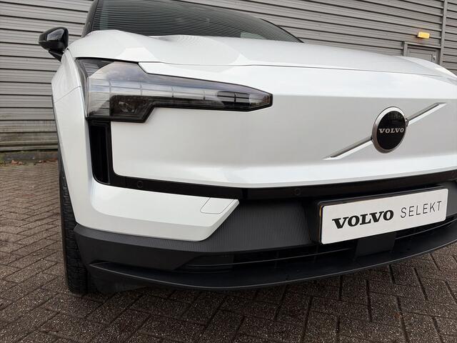 Volvo EX30 Single Motor Extended Range Plus 69 kWh / Pine interieur / Trekhaak / Stoel & stuur verwarming /