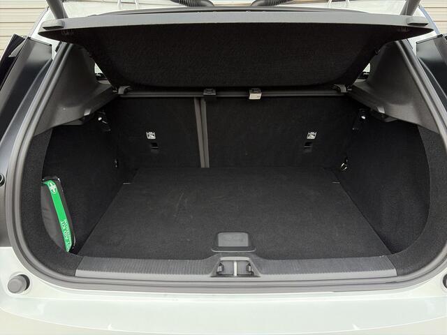 Volvo EX30 Single Motor Extended Range Plus 69 kWh / Pine interieur / Trekhaak / Stoel & stuur verwarming /