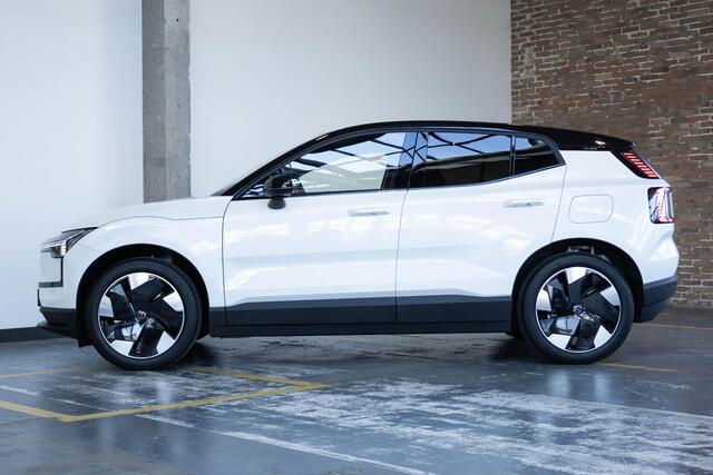 Volvo EX30 Single Motor Extended Range Plus | Incl. Volvo Verlengde garantie | Direct Beschikbaar | Adaptieve Cruise Control | Pilot Assist | Harman/Kardon Audiosysteem | Getint Glas | Parkeersensoren voor en achter | Parkeercamera achter | 19" Lichtmetalen velgen |