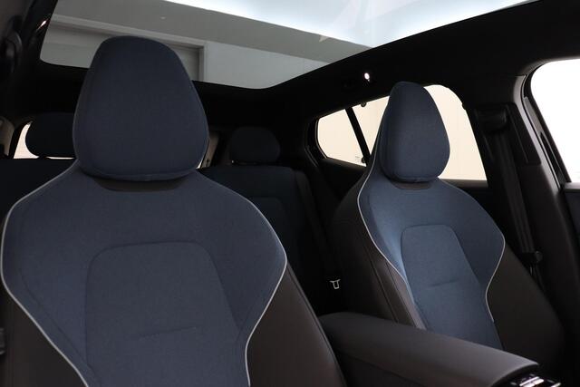 Volvo EX30 SINGLE MOTOR EXTENDED RANGE ULTRA 69 kWh PANO.DAK|HARMAN/KARDON|360°CAM|AUT.INPARKEREN|CLIMATE|20"|PRIVACY.GLAS|TREKHAAK