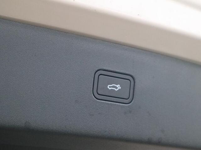 Volvo EX30 Single Motor Extended Range Ultra 69 kWh | Verwarmbare voorstoelen| Stuurwielverwarming| 360* Camera| Panoramadak| Harman Kardon audiosysteem|