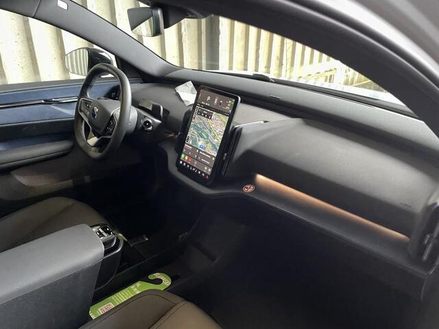 Volvo EX30 Single Motor Extended Range Plus 69 kWh | Stoel en Stuurverwarming | Adaptieve Cruise Control | BLIS | DAB+ | Keyless Entry | Parkeercamera |