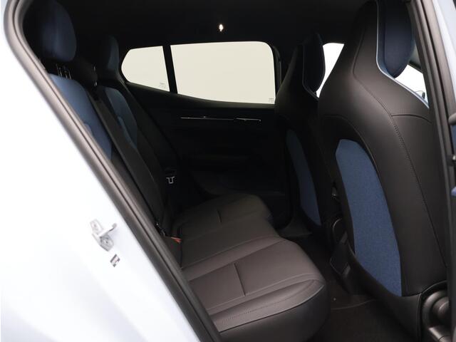 Volvo EX30 Single Motor Core 51 kWh / Stoel- +Stuurwielverwarming / Achteruitrijcamera / Blis / Cruise Control Adaptief / Apple CarPlay & Android Auto