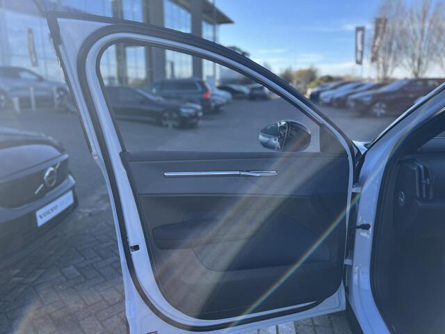 Volvo EX30 Single Motor Extended Range Plus 69 kWh | Harman / Kardon | Stoel- en Stuurverwarming | Apple Carplay |