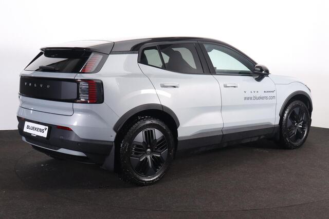 Volvo EX30 Cross Country Twin Motor Performance Ultra 69 kWh Adaptieve cruise control - Panoramadak - Elektrisch verstelbare stoelen - 360º Camera - Verwarmbare voorstoelen & stuuwiel - Harman Kardon Audio - Keyless - Elektrisch bedienbare achterklep - Getinte ramen