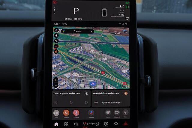 Volvo EX30 Cross Country Twin Motor Performance Ultra 69 kWh Adaptieve cruise control - Panoramadak - Elektrisch verstelbare stoelen - 360º Camera - Verwarmbare voorstoelen & stuuwiel - Harman Kardon Audio - Keyless - Elektrisch bedienbare achterklep - Getinte ramen